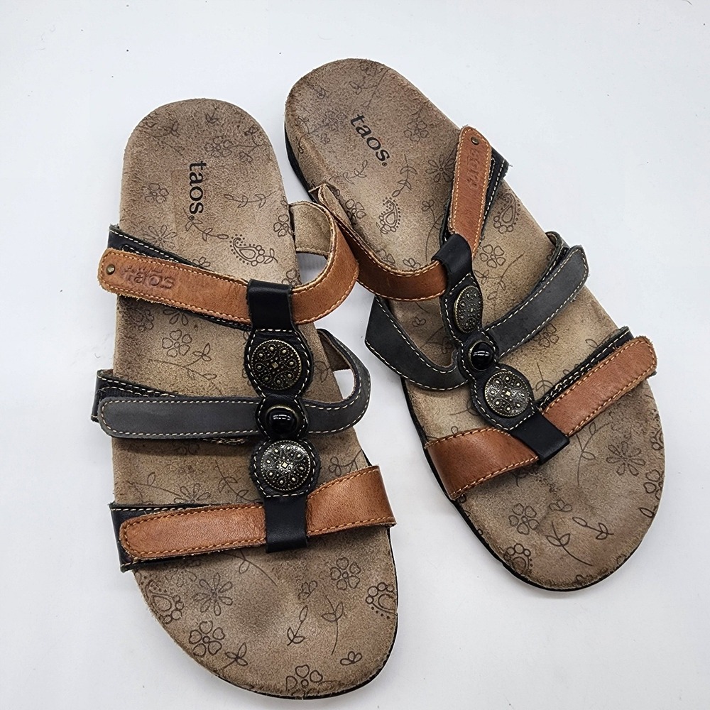 Taos Prize Leather Strappy Sandals Women's Size 8 Black Multi Medallion Slides